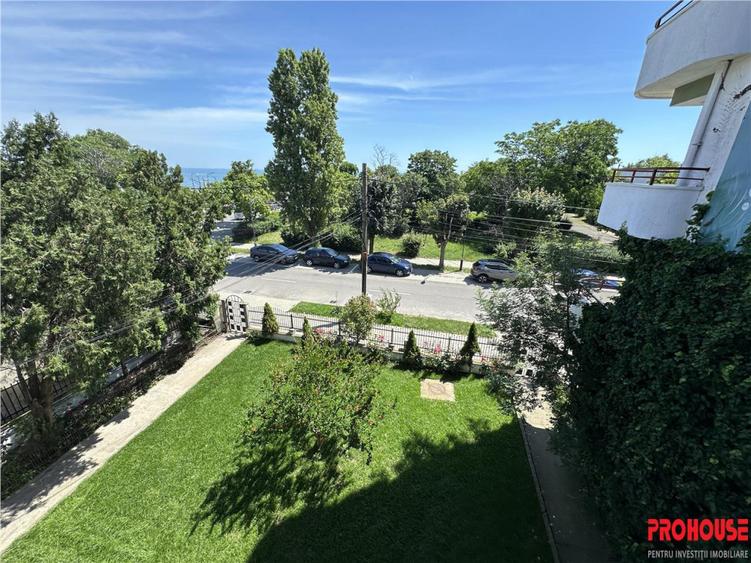 Apartament cu 5 camere decomandat în Sud