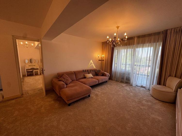 Apartament cu 4 camere decomandat în Străulești
