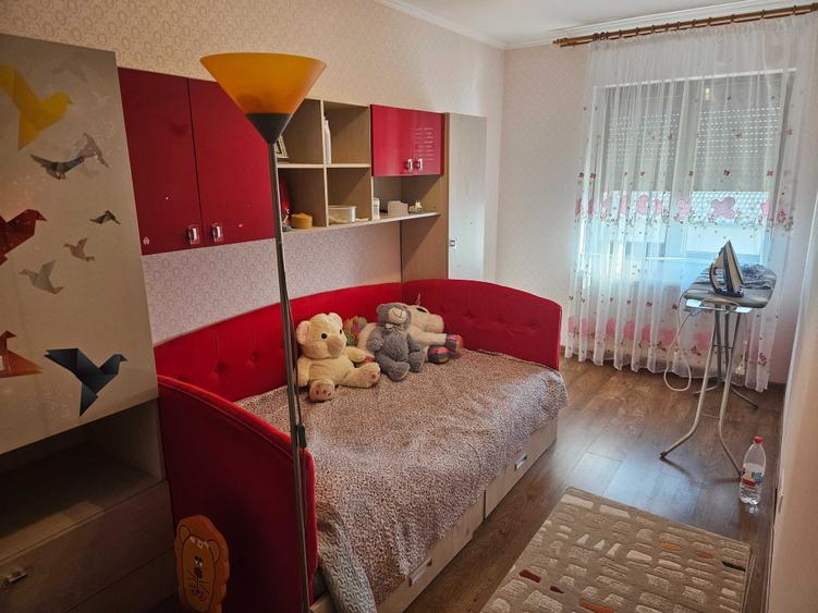 Casă cu 4 camere în Rogerius