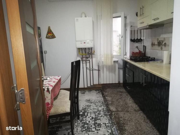 Apartament cu 4 camere decomandat în 1 Decembrie