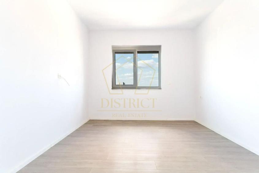 Apartament cu 3 camere semidecomandat în Aradului