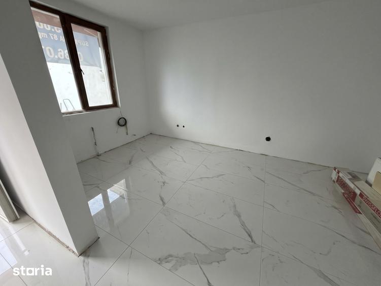 Casă cu 5 camere cu Teren 150 Mp în Roșu