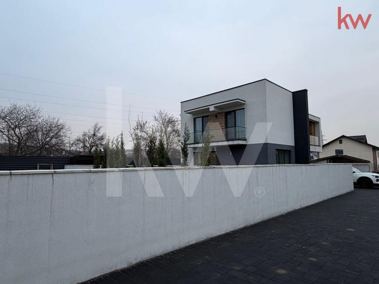 Casă individuală cu 4 camere cu Canalizare în Bariera Vâlcii