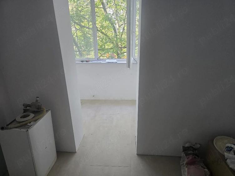 Apartament cu 3 camere decomandat în Lipovei