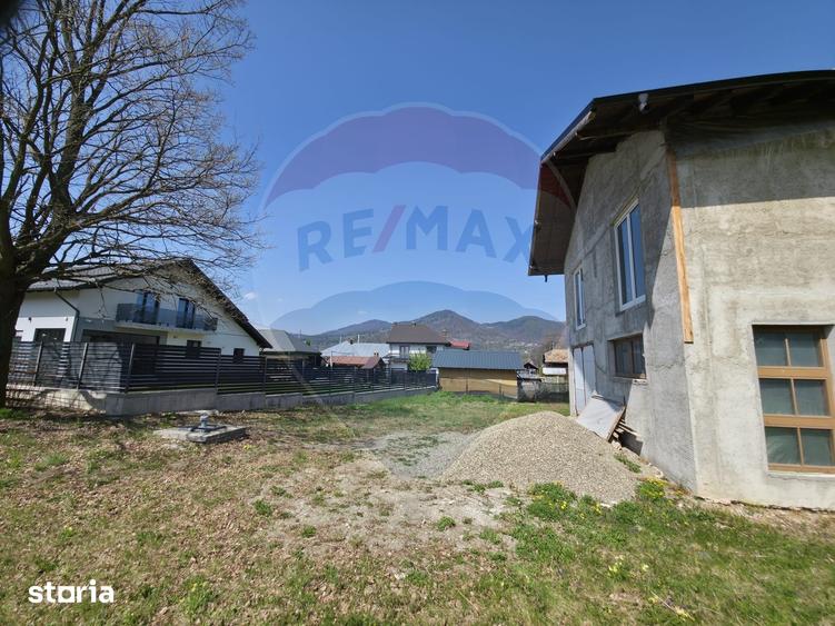 Casă cu 6 camere cu Teren 1680 Mp în Alexandru cel Bun