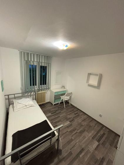 Inchiriez 2 camere intr-un apartament cu 3 - 13