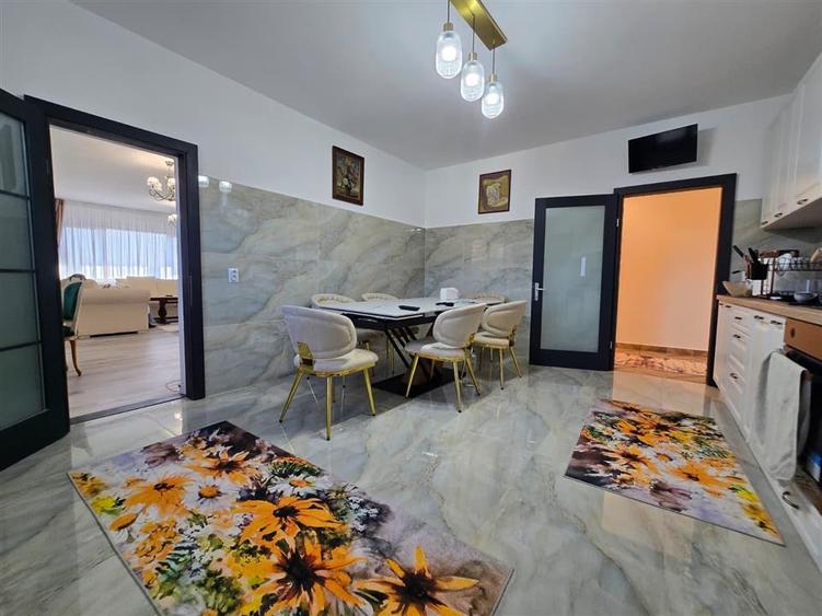 Casă individuală cu 8 camere cu Teren 1500 Mp în Copou