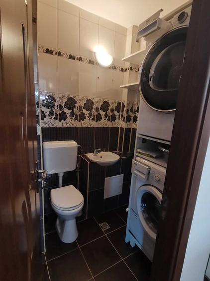 Apartament cu 3 camere decomandat în Exterior Vest