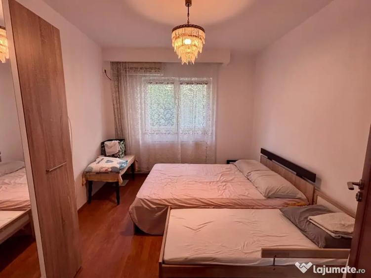 Apartament cu 3 camere decomandat în Aviației