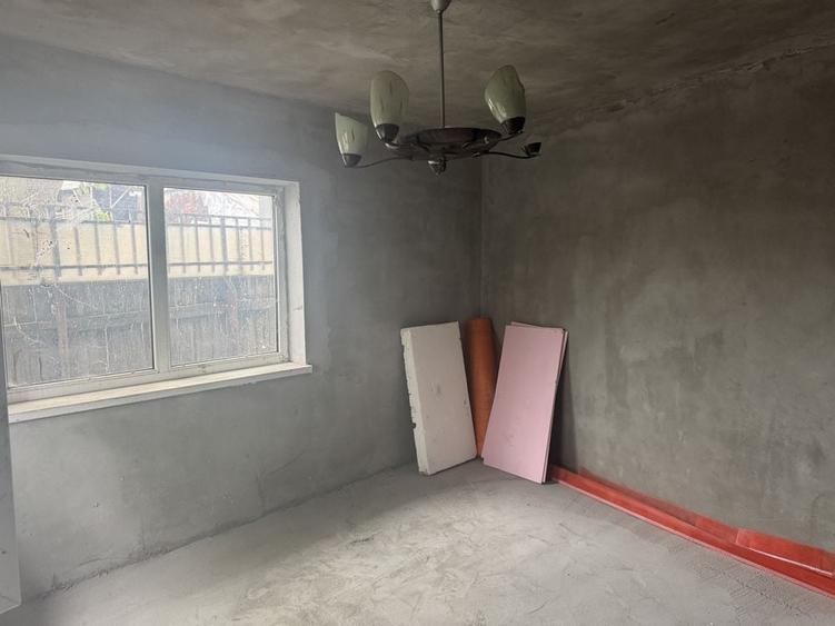 Casă cu 3 camere în Central