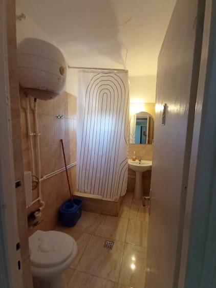 Apartament cu 2 camere semidecomandat, mobilat în Central