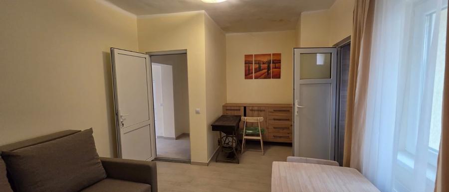 Apartament cu 3 camere semidecomandat în 15 Noiembrie