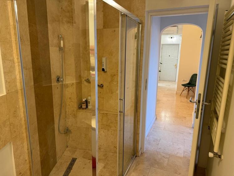 Apartament cu 2 camere decomandat, mobilat în P-ța Romană
