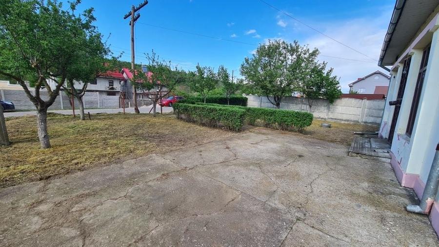Casă cu 3 camere în Teslui