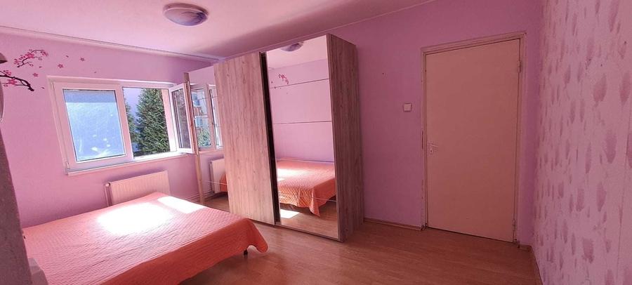 Apartament cu 3 camere decomandat în Astra