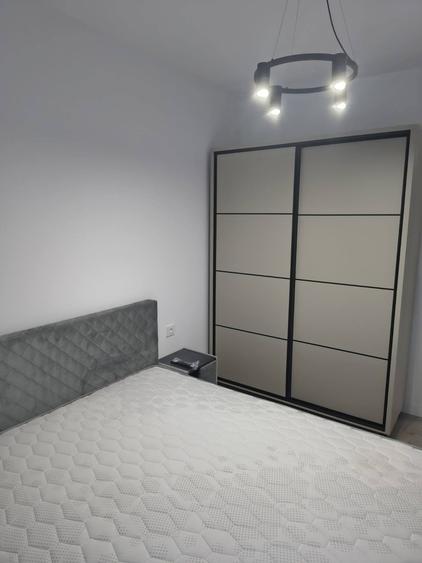 Apartament cu 2 camere decomandat în Baza 3
