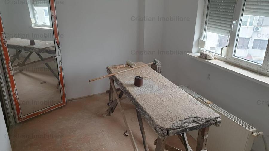 Apartament cu 4 camere decomandat în Apollo