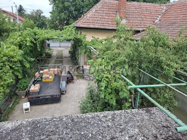 Casă individuală cu 4 camere cu Canalizare în Buziașului