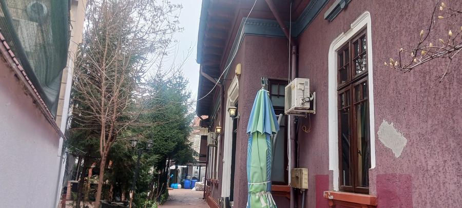 Casă individuală cu 5 camere cu Canalizare în Eminescu