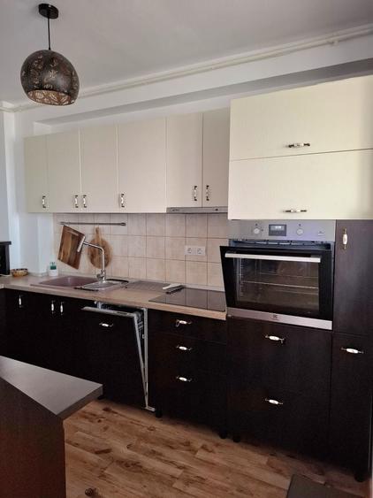 Apartament cu 4 camere semidecomandat în Central