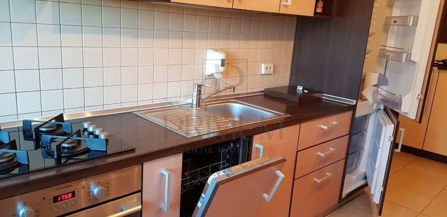 Apartament cu 3 camere decomandat, mobilat în Aradului