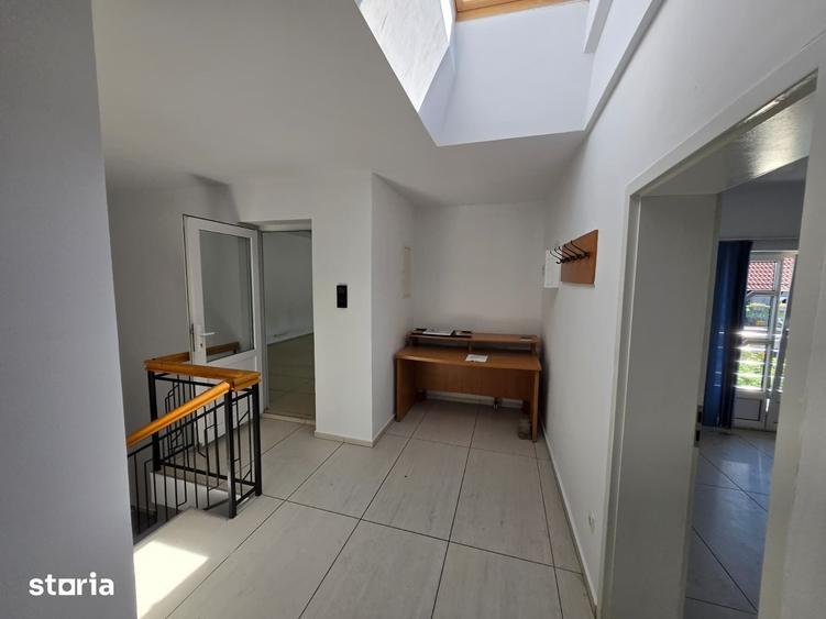 Casă cu 8 camere cu Teren 500 Mp în Elisabetin