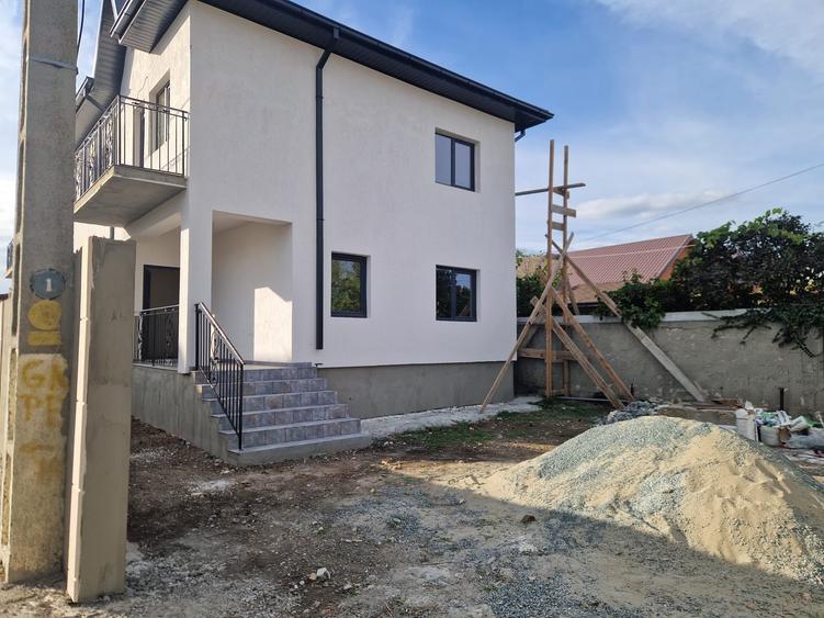 Duplex cu 4 camere cu Teren 180 Mp în Est