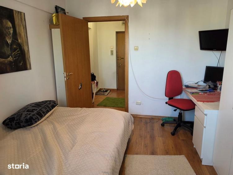 Apartament cu 3 camere semidecomandat în Iancului