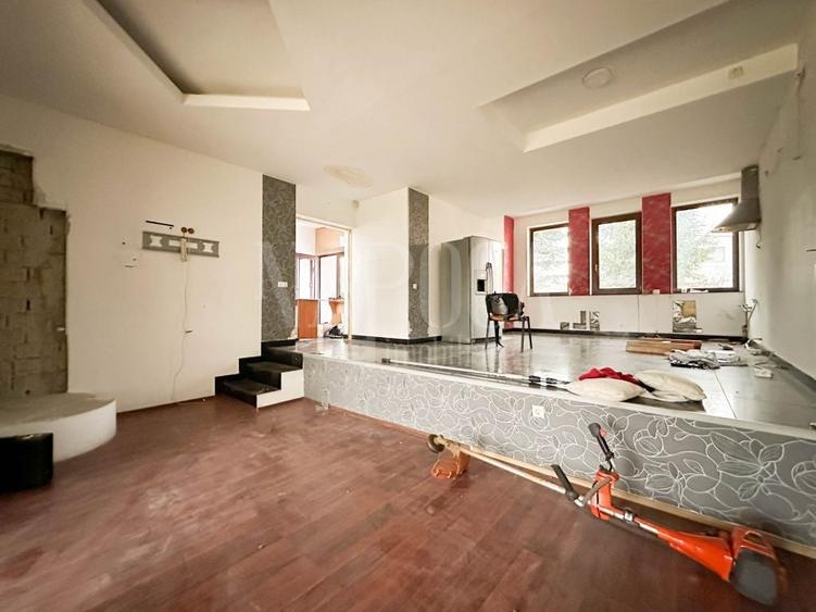 Casă individuală cu 5 camere cu Canalizare în Europa