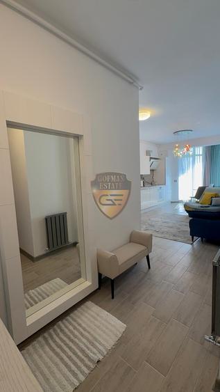 Apartament cu 3 camere semidecomandat, mobilat în Nord