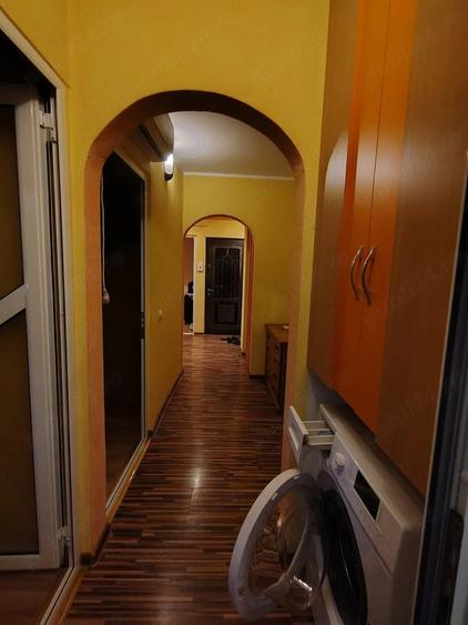 Apartament cu 3 camere decomandat în Micro 16