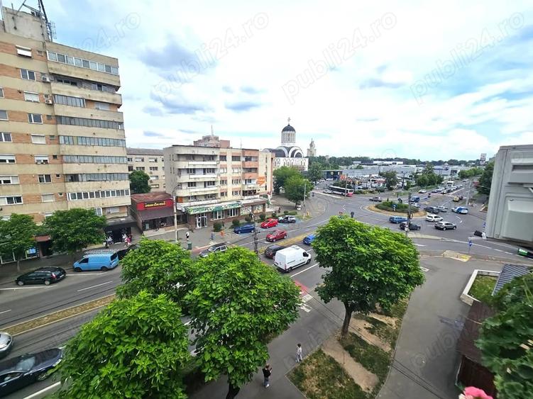 Apartament cu 3 camere în Micro 15