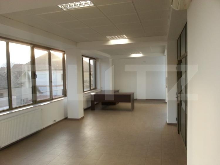 Birou, de 75 mp, în Calea Dumbrăvii