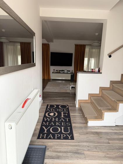 Duplex cu 3 camere cu Canalizare în Est