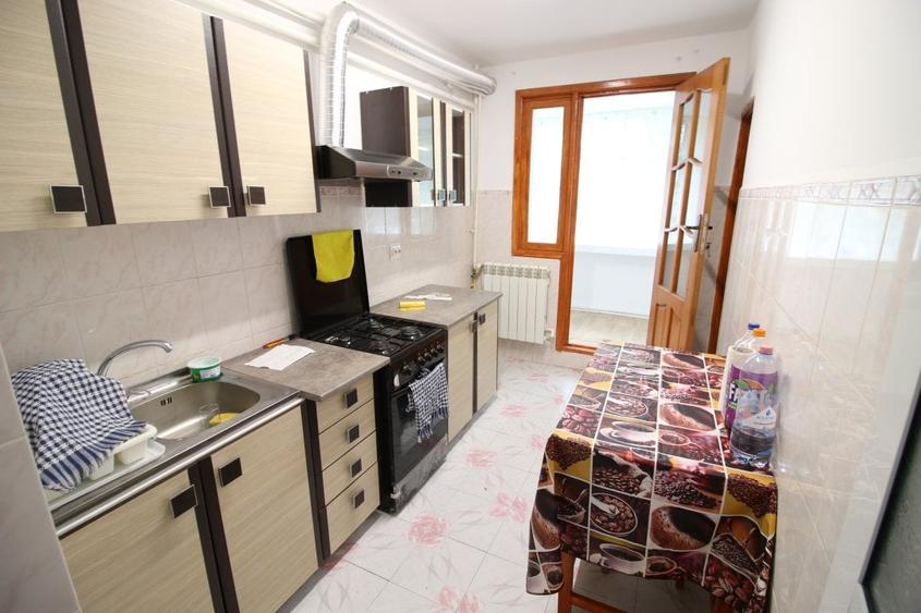 Apartament cu 4 camere decomandat, mobilat în Micro 20