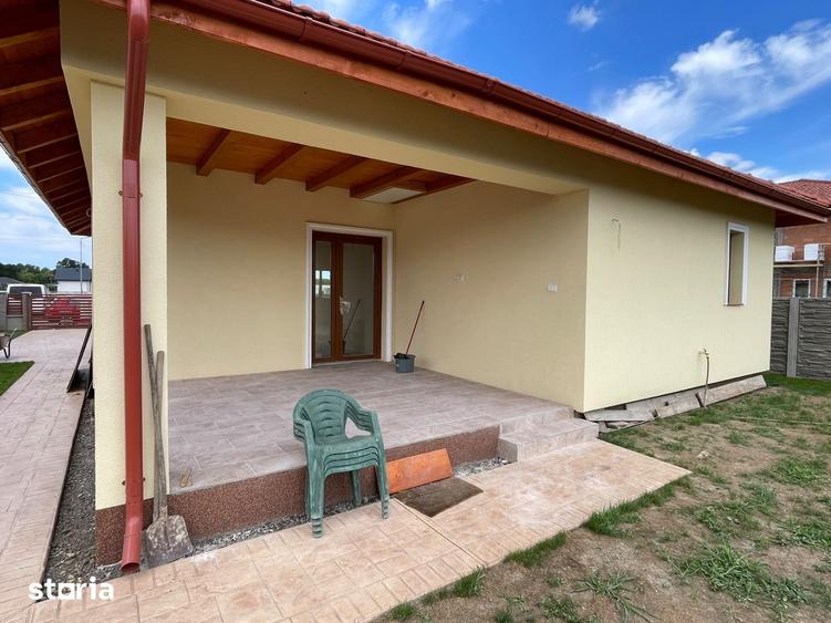 Casă cu 3 camere cu Teren 500 Mp în Ghiroda