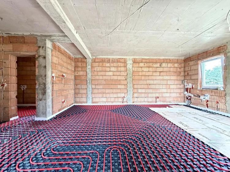 Casă cu 4 camere cu Teren 411 Mp în Sânandrei