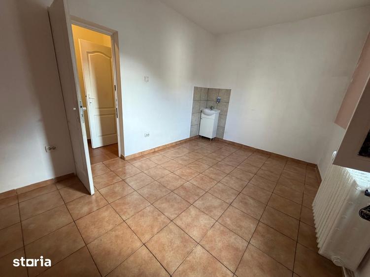 Casă cu 6 camere cu Teren 60 Mp în Vitan
