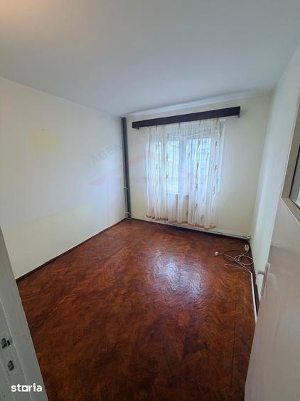 Apartament cu 4 camere în Micro 13