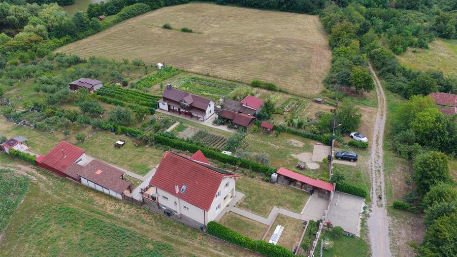 Casă cu 4 camere cu Teren 3300 Mp în Hidișelu de Sus