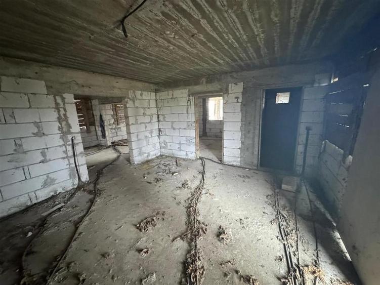Casă individuală cu 4 camere cu Teren 2000 Mp în Rădulești
