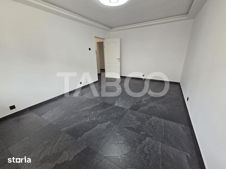 Apartament cu 4 camere decomandat în Central