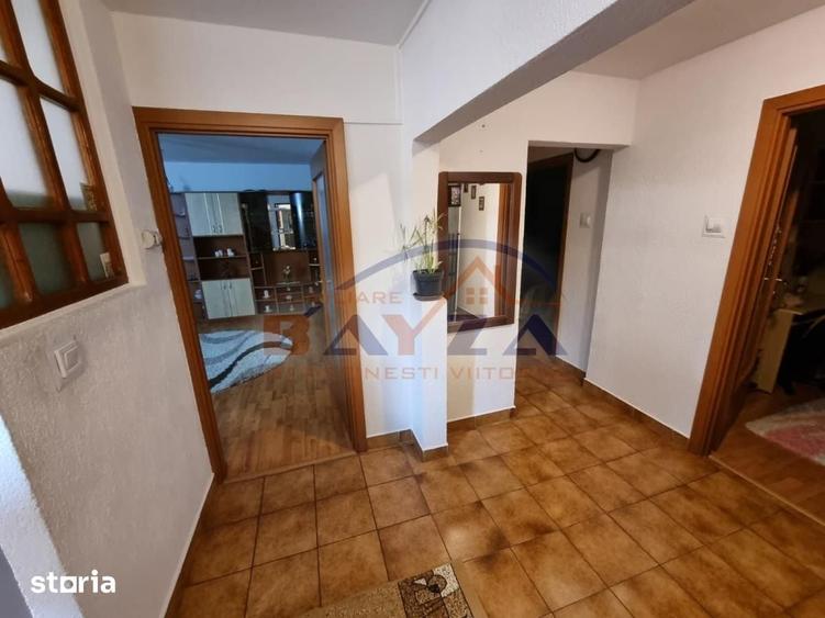 Apartament cu 4 camere decomandat în Central