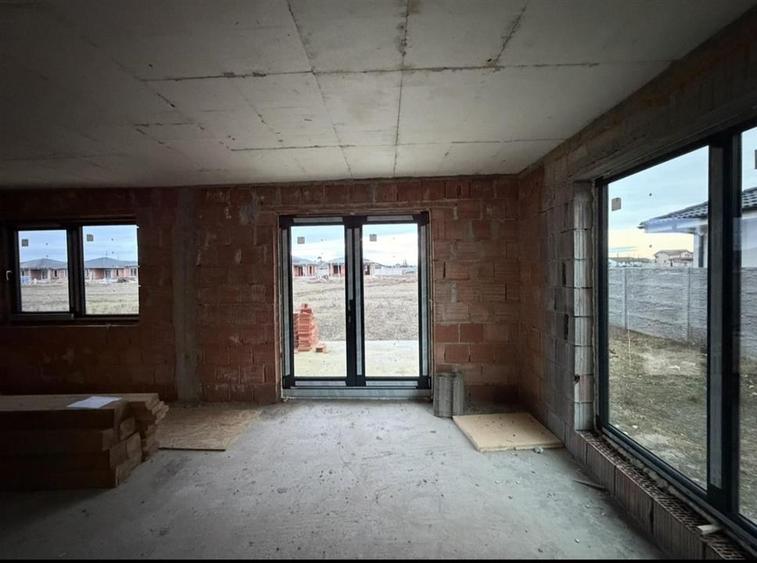 Casă cu 5 camere cu Teren 500 Mp în Sântandrei
