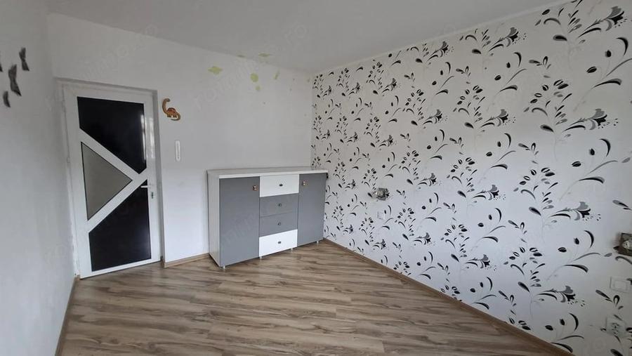 Apartament cu 3 camere decomandat în Ștefănești