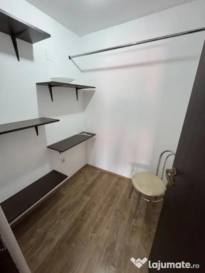 Apartament cu 3 camere semidecomandat în Florești