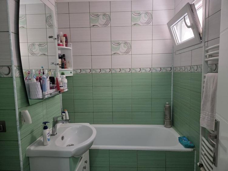 Apartament cu 3 camere decomandat în Progresul