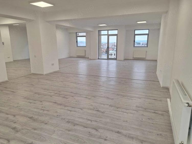 Spațiu comercial, de 317 mp, în Centrul Civic