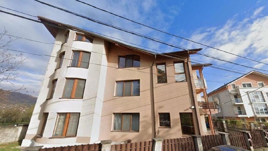 Apartament cu 3 camere semidecomandat în Independenței