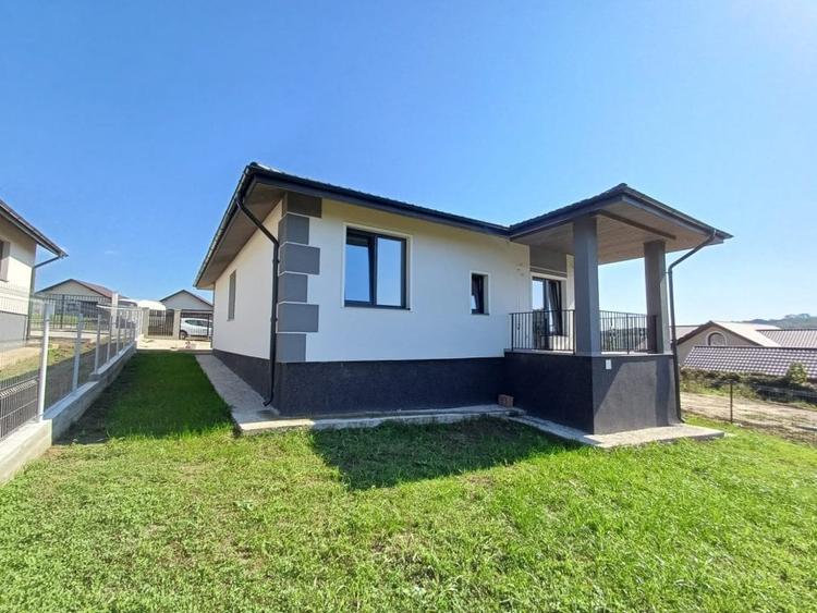 Casă individuală cu 4 camere cu Teren 440 Mp în Valea Adâncă